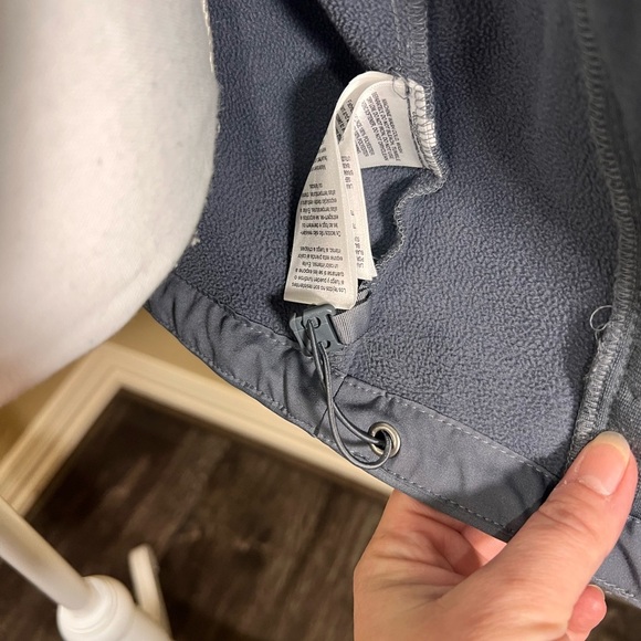 Columbia Men's Performance Jacket in Gray with Red Accents - Picture 6 of 9